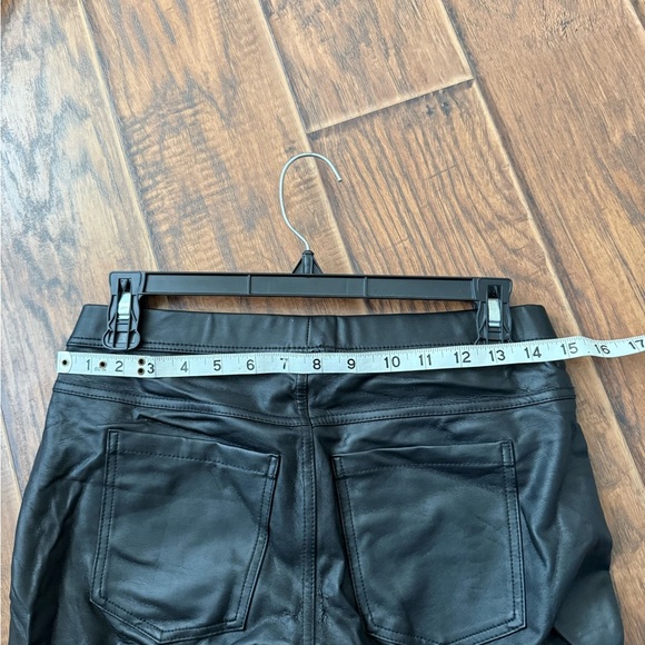 HUE Women's Sleek Black Leggings - Picture 5 of 10